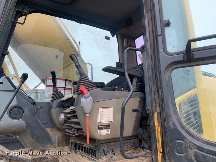image for item DM7818 2010 Komatsu PC220LC excavator