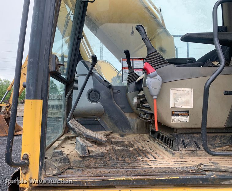image for item DM7818 2010 Komatsu PC220LC excavator