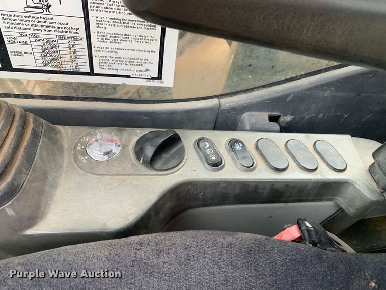 image for item DM7818 2010 Komatsu PC220LC excavator