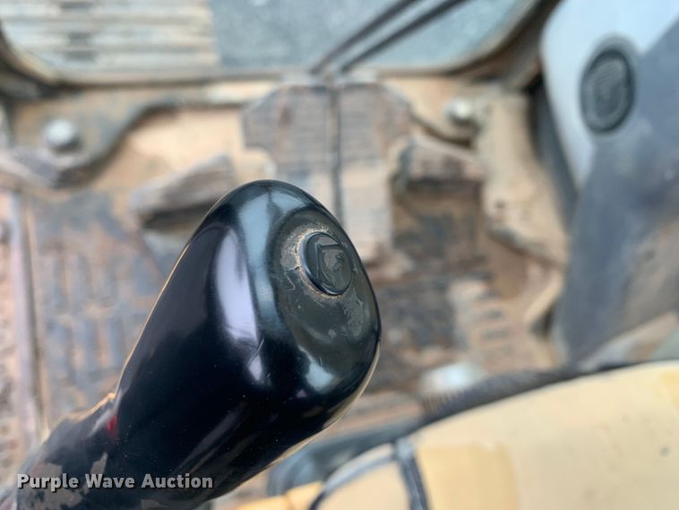 image for item DM7818 2010 Komatsu PC220LC excavator