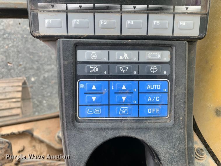 image for item DM7818 2010 Komatsu PC220LC excavator