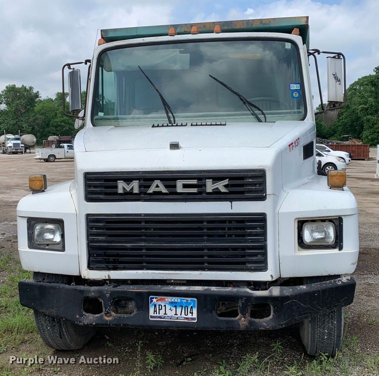 image for item DM7846 1990 Mack CS250P dump truck