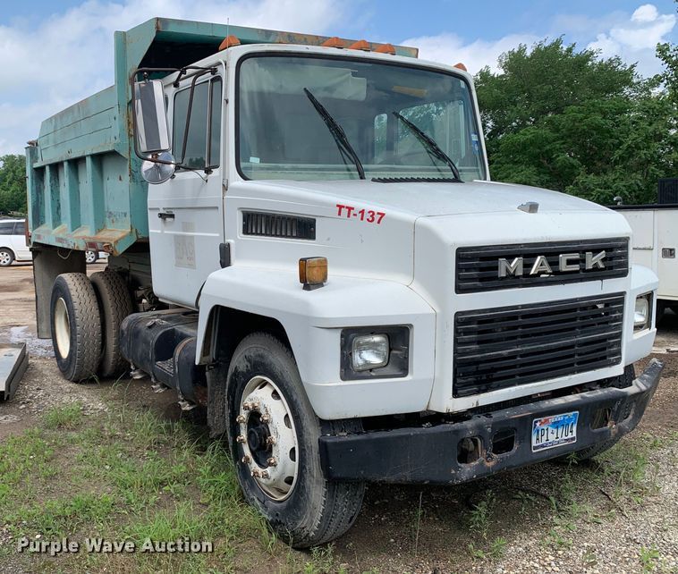 image for item DM7846 1990 Mack CS250P dump truck