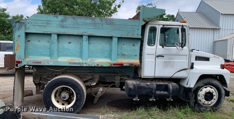 image for item DM7846 1990 Mack CS250P dump truck
