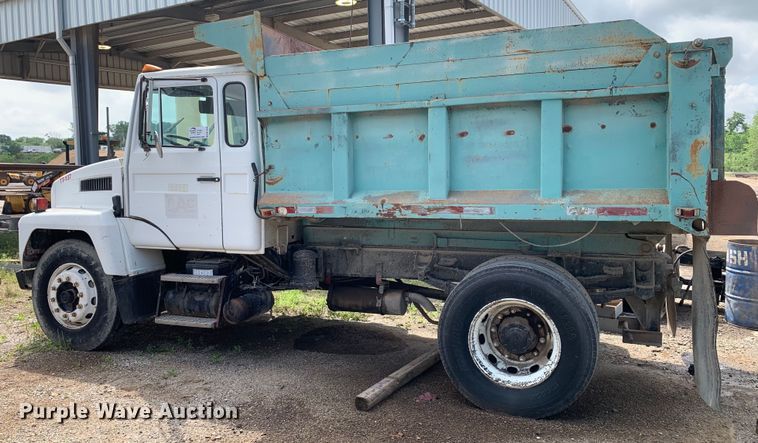 image for item DM7846 1990 Mack CS250P dump truck