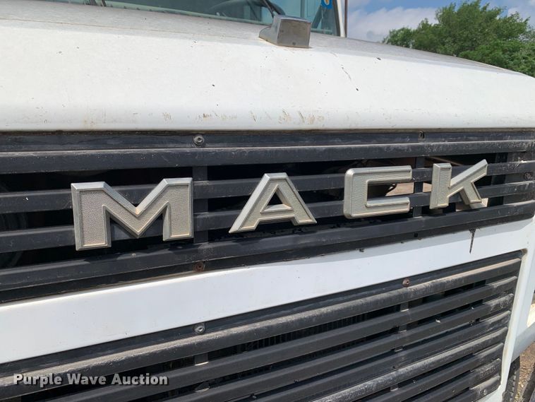 image for item DM7846 1990 Mack CS250P dump truck