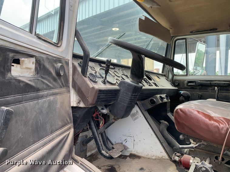 image for item DM7846 1990 Mack CS250P dump truck