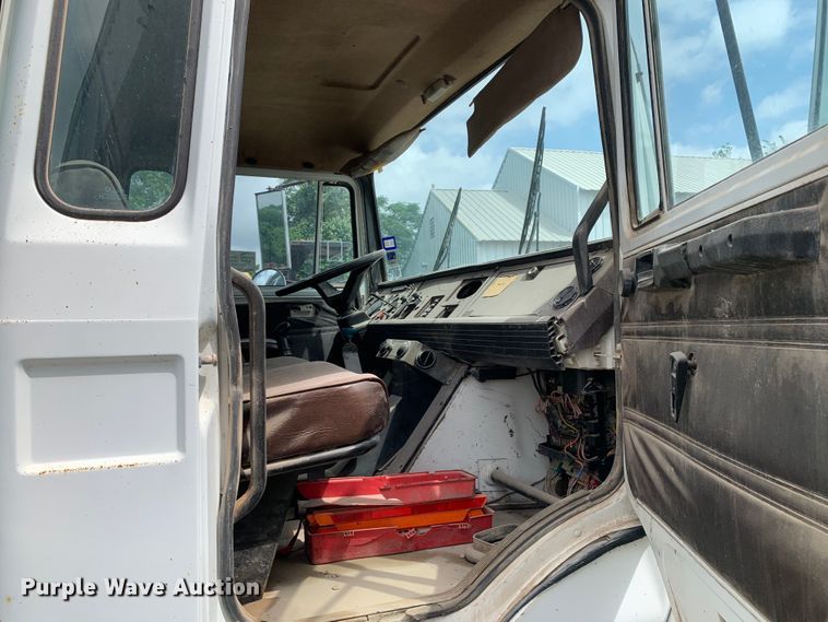 image for item DM7846 1990 Mack CS250P dump truck