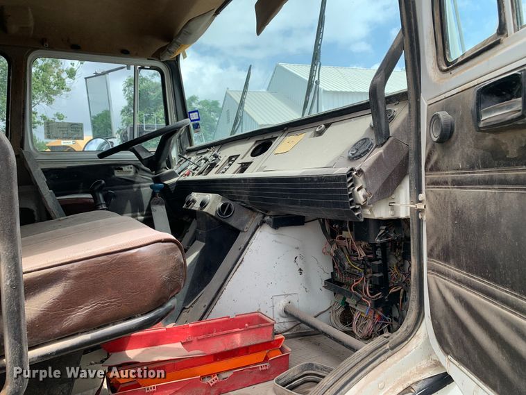 image for item DM7846 1990 Mack CS250P dump truck