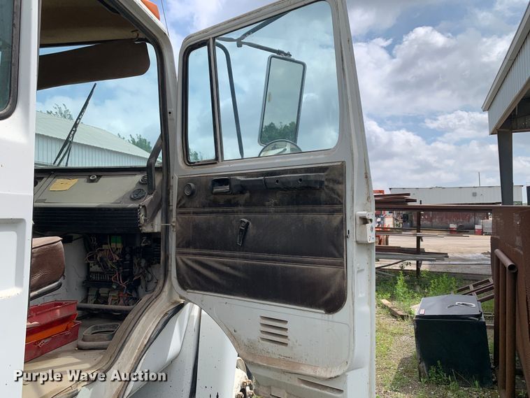 image for item DM7846 1990 Mack CS250P dump truck