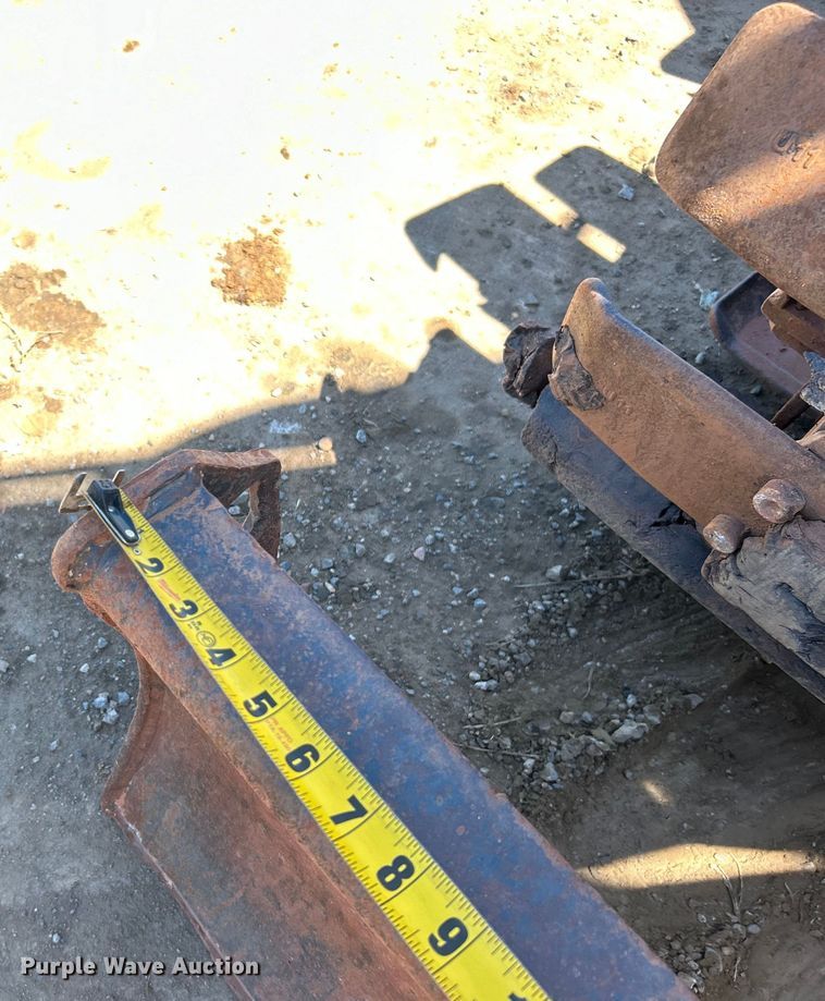 image for item DO1108 2013 Komatsu PC88MR-8 mini excavator