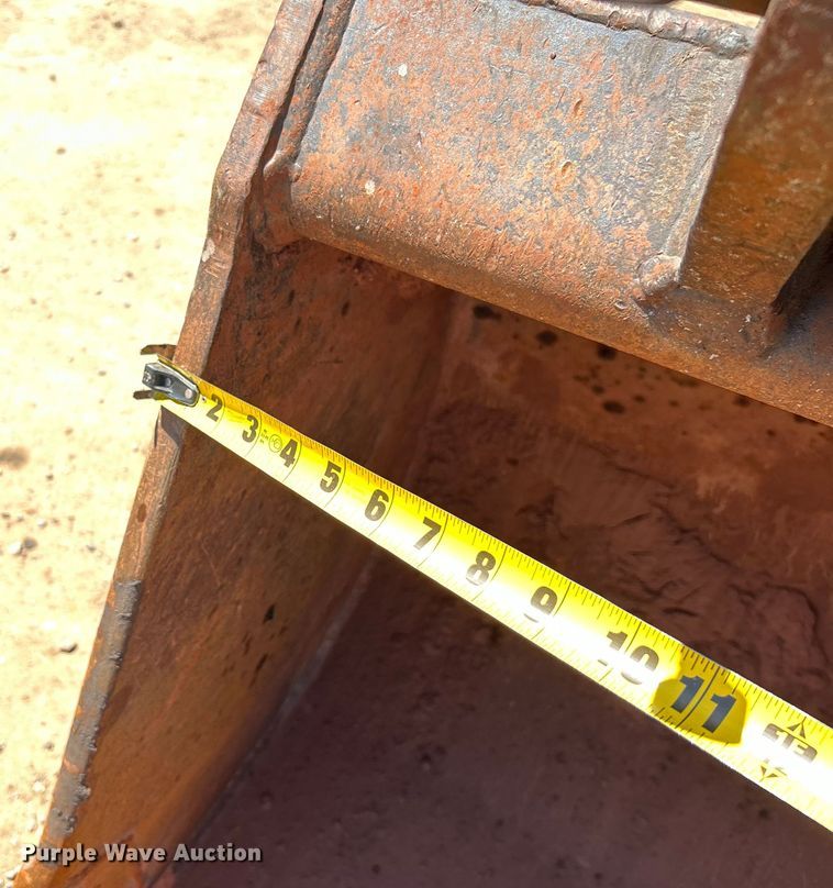 image for item DO1108 2013 Komatsu PC88MR-8 mini excavator