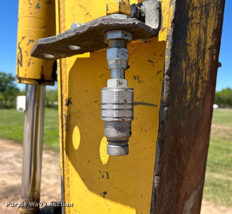 image for item DO1108 2013 Komatsu PC88MR-8 mini excavator