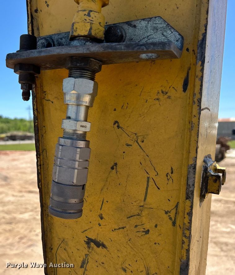 image for item DO1108 2013 Komatsu PC88MR-8 mini excavator