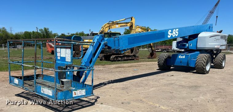 image for item DO1111 2013 Genie S-85 boom lift