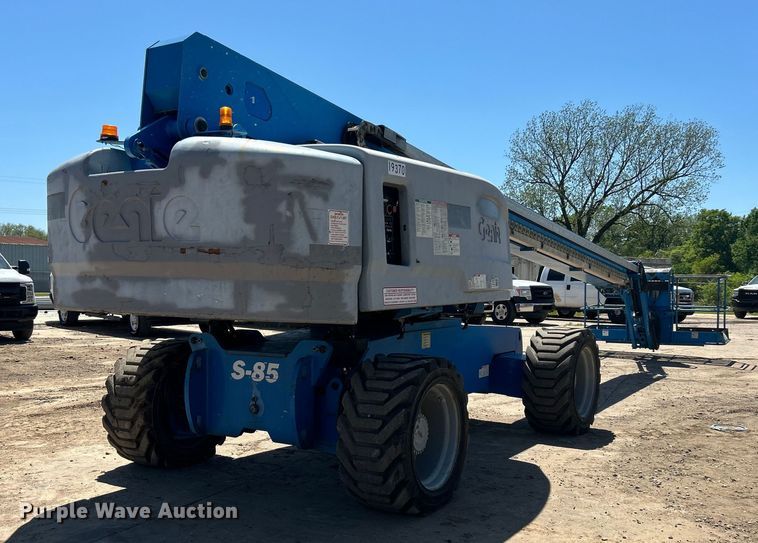 image for item DO1111 2013 Genie S-85 boom lift