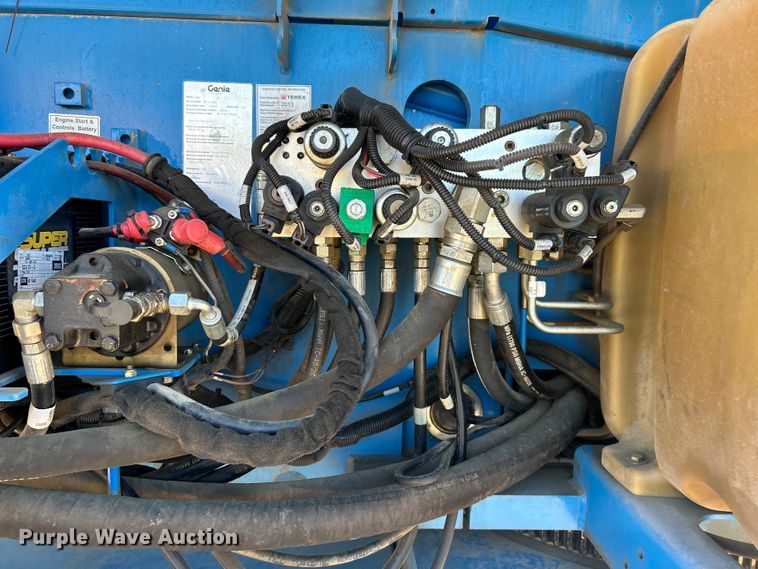 image for item DO1111 2013 Genie S-85 boom lift