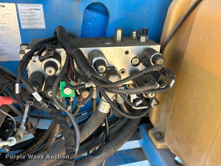 image for item DO1111 2013 Genie S-85 boom lift