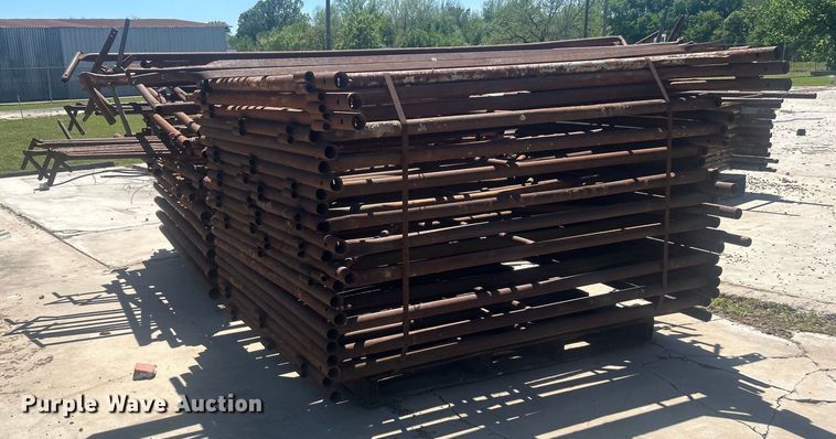 image for item DO1112 Approximately 56 scaffolding sections