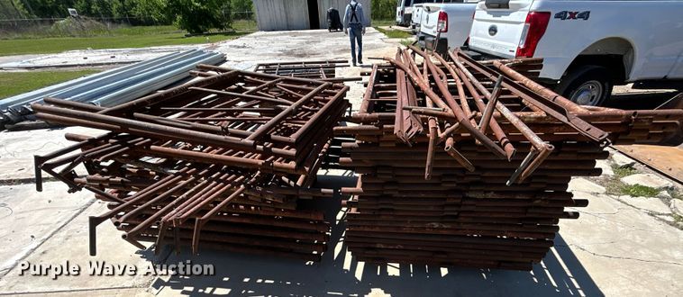 image for item DO1112 Approximately 56 scaffolding sections