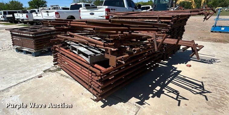 image for item DO1112 Approximately 56 scaffolding sections