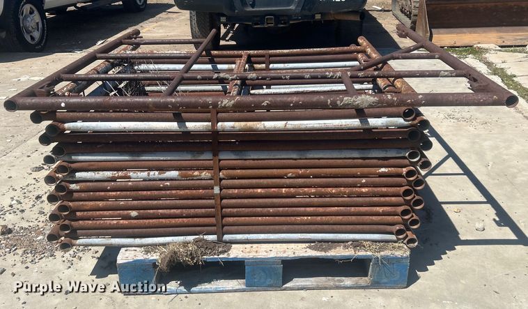 image for item DO1112 Approximately 56 scaffolding sections