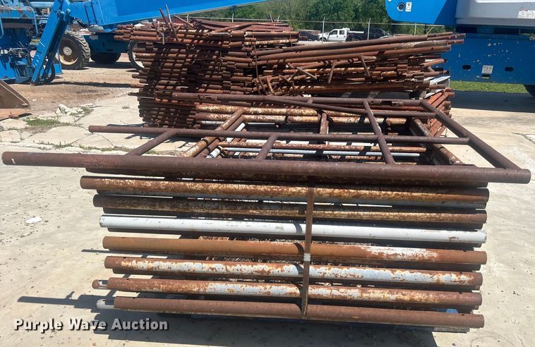 image for item DO1112 Approximately 56 scaffolding sections