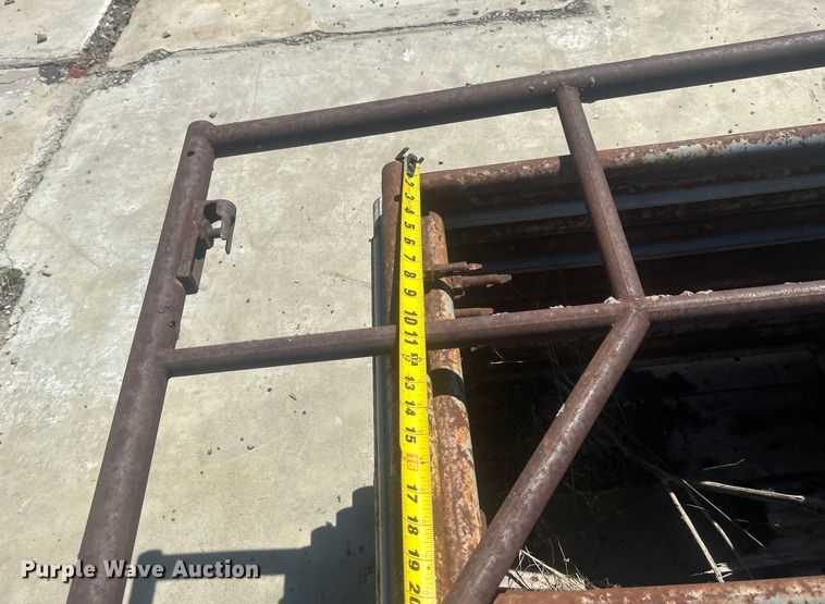 image for item DO1112 Approximately 56 scaffolding sections