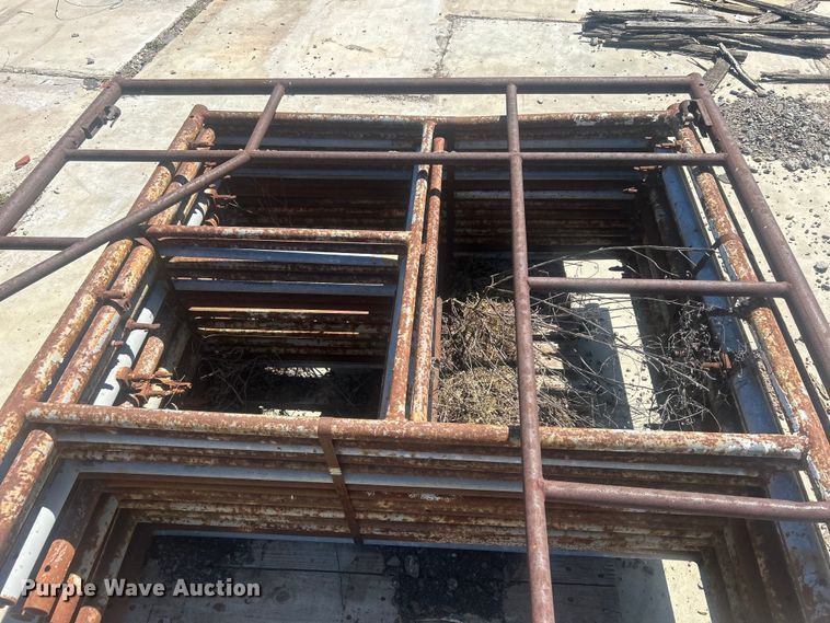 image for item DO1112 Approximately 56 scaffolding sections