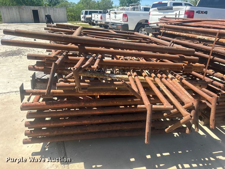 image for item DO1112 Approximately 56 scaffolding sections