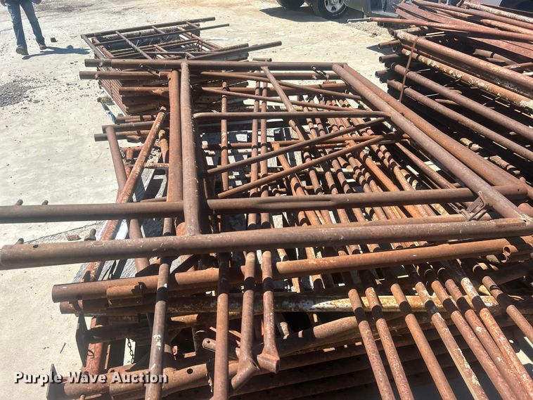 image for item DO1112 Approximately 56 scaffolding sections