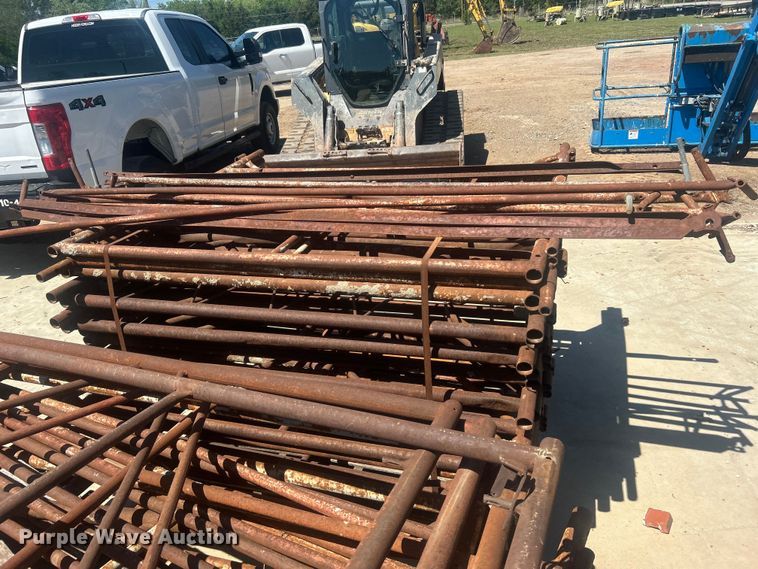 image for item DO1112 Approximately 56 scaffolding sections