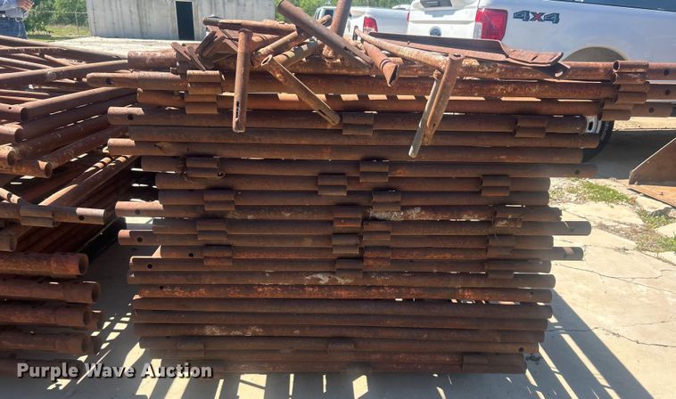 image for item DO1112 Approximately 56 scaffolding sections