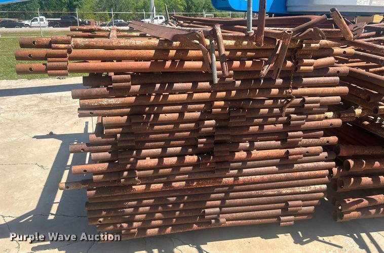 image for item DO1112 Approximately 56 scaffolding sections