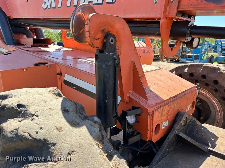 image for item DO1126 JLG Skytrac 10042 telehandler