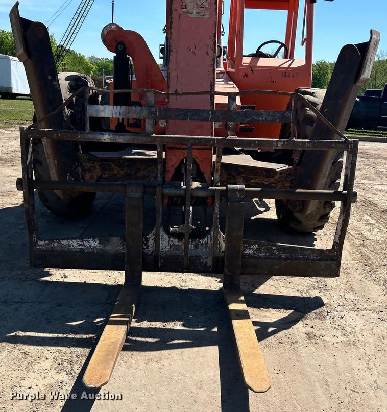 image for item DO1126 JLG Skytrac 10042 telehandler