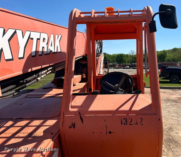 image for item DO1126 JLG Skytrac 10042 telehandler