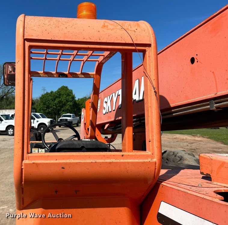 image for item DO1126 JLG Skytrac 10042 telehandler