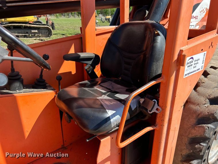 image for item DO1126 JLG Skytrac 10042 telehandler