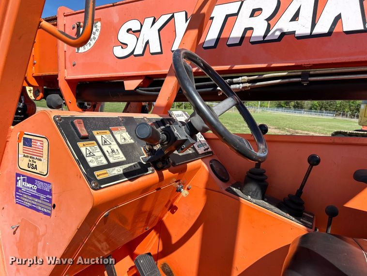 image for item DO1126 JLG Skytrac 10042 telehandler