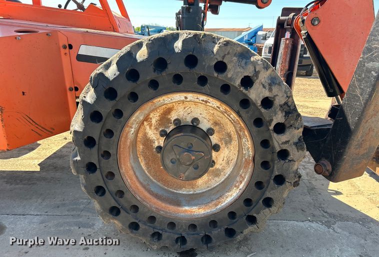 image for item DO1126 JLG Skytrac 10042 telehandler