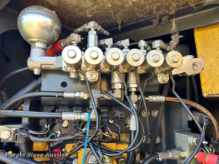 image for item DO1129 2011 Komatsu  PC308USLC excavator