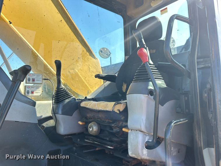 image for item DO1129 2011 Komatsu  PC308USLC excavator