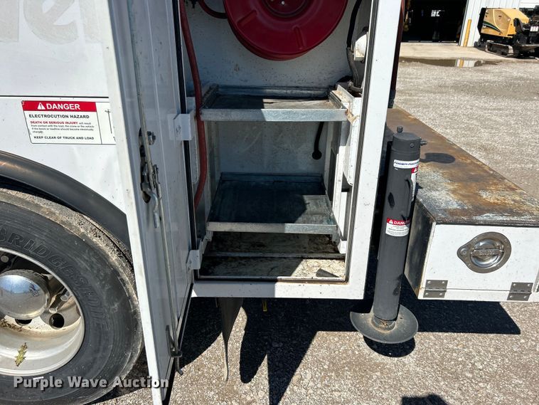 image for item DO6461 2013 Kenworth T270 utility / service truck