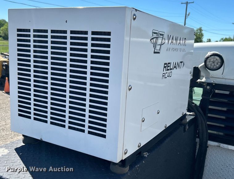 image for item DO6461 2013 Kenworth T270 utility / service truck