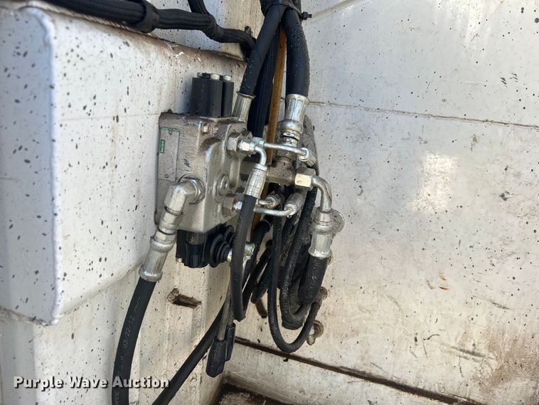 image for item DO6461 2013 Kenworth T270 utility / service truck