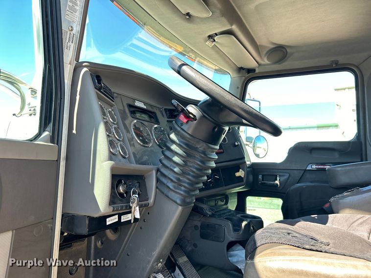 image for item DO6461 2013 Kenworth T270 utility / service truck