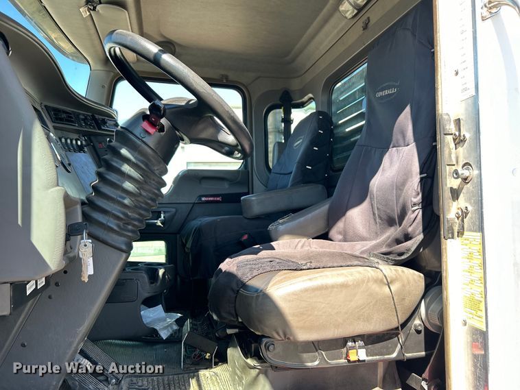 image for item DO6461 2013 Kenworth T270 utility / service truck