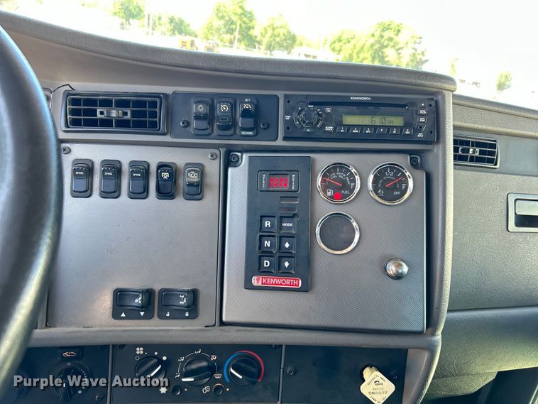 image for item DO6461 2013 Kenworth T270 utility / service truck