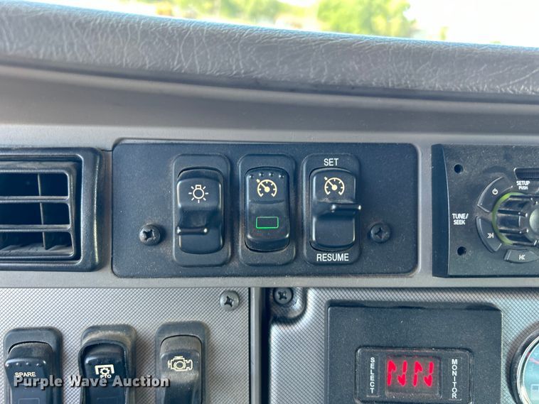 image for item DO6461 2013 Kenworth T270 utility / service truck